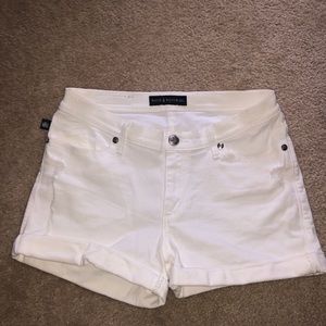 Whit denim shorts